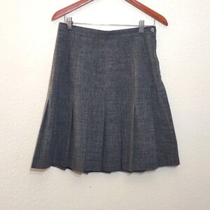 SLIGHTLY USED GRAY SKIRT NO SIZE NO BRAND NAME SIZE 15INCH BY 22INCH